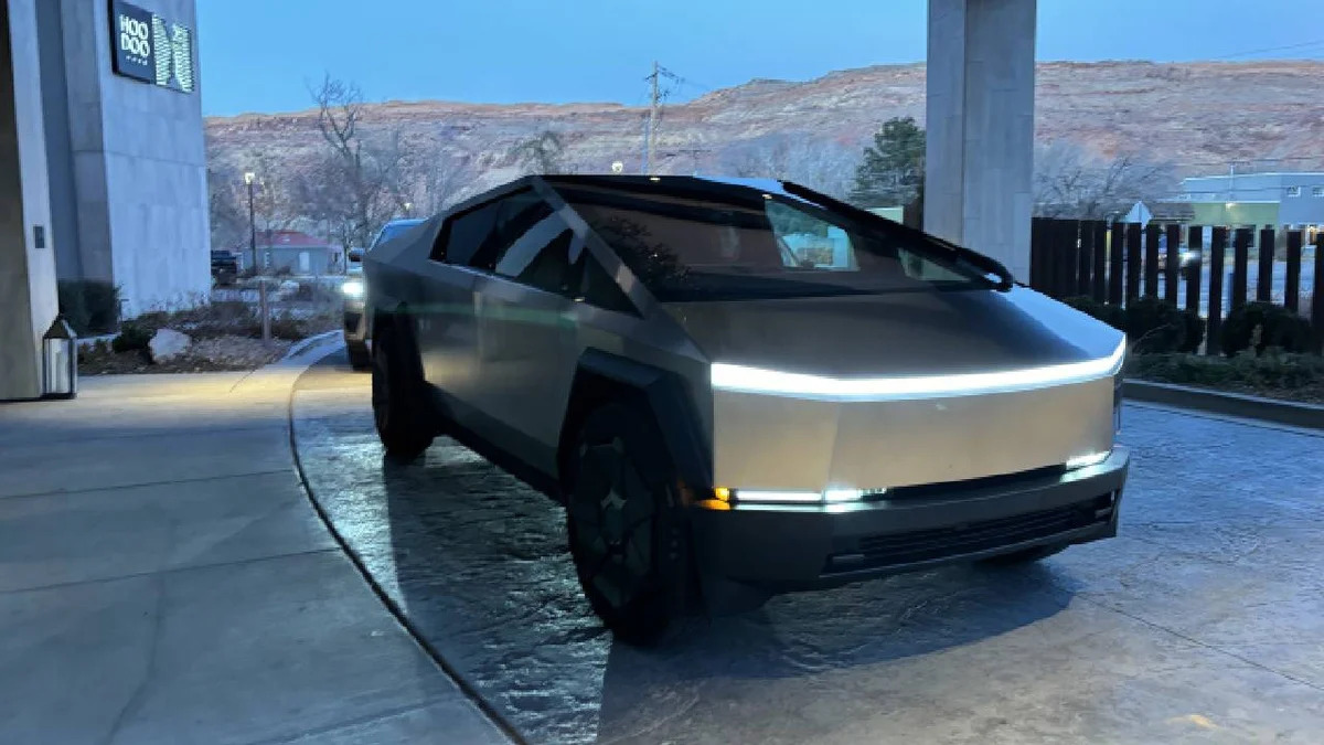 Tesla Cybertruck’s Shocking Price Drop: From the ‘$100,000 Forever’ Dream to Deep Discounts
