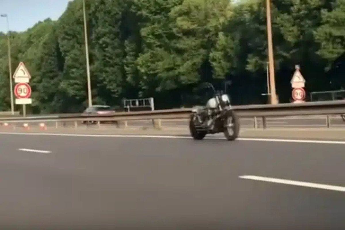 Jaw-Dropping Mystery Solved: The Harley-Davidson That Rode Italy’s A4 All by Itself—Here’s the Astonishing Truth
