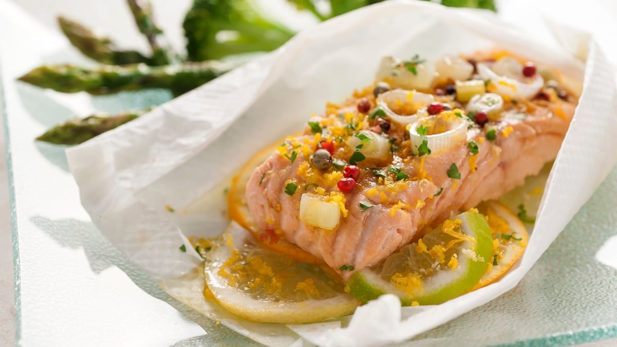 Easy and Quick Recipe: Parchment-Wrapped Salmon with Citrus and Herbs
