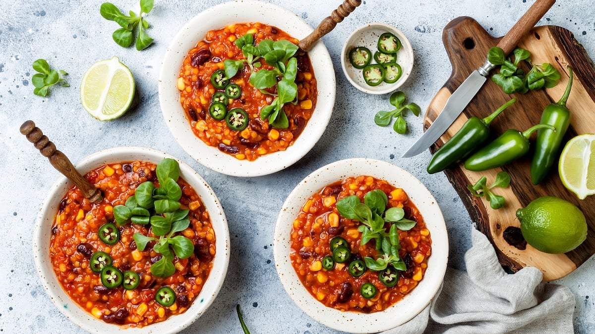 Express Veggie Chili: Easy Sweet Potato Recipe for 4 Servings