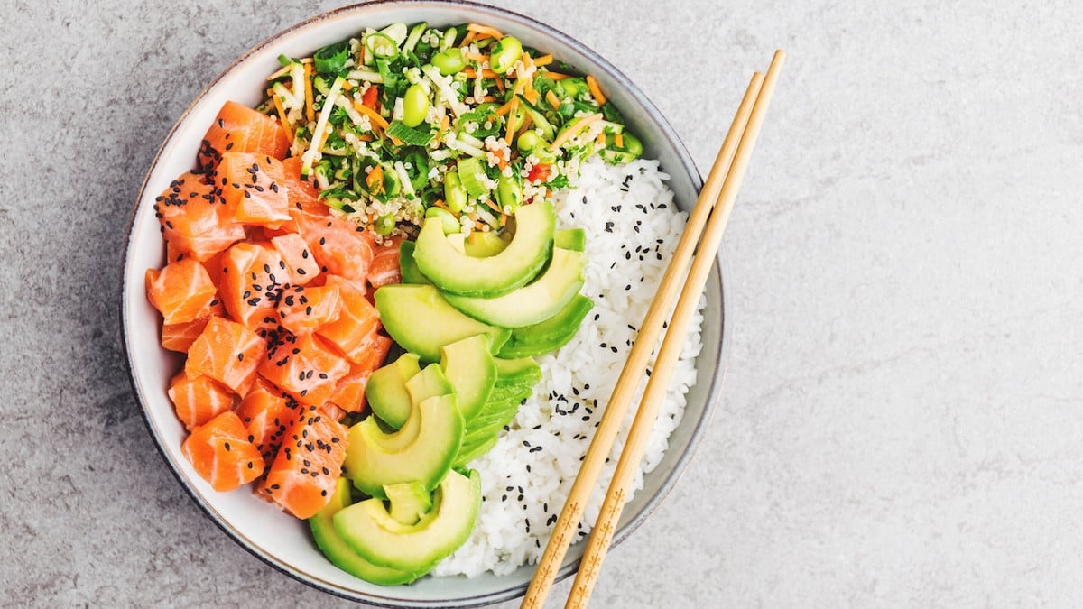 20-Minute Healthy Salmon Poke Rice Bowl