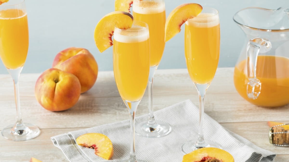 Peach Spritz: Fresh, Sparkling and Ready in 5 Minutes