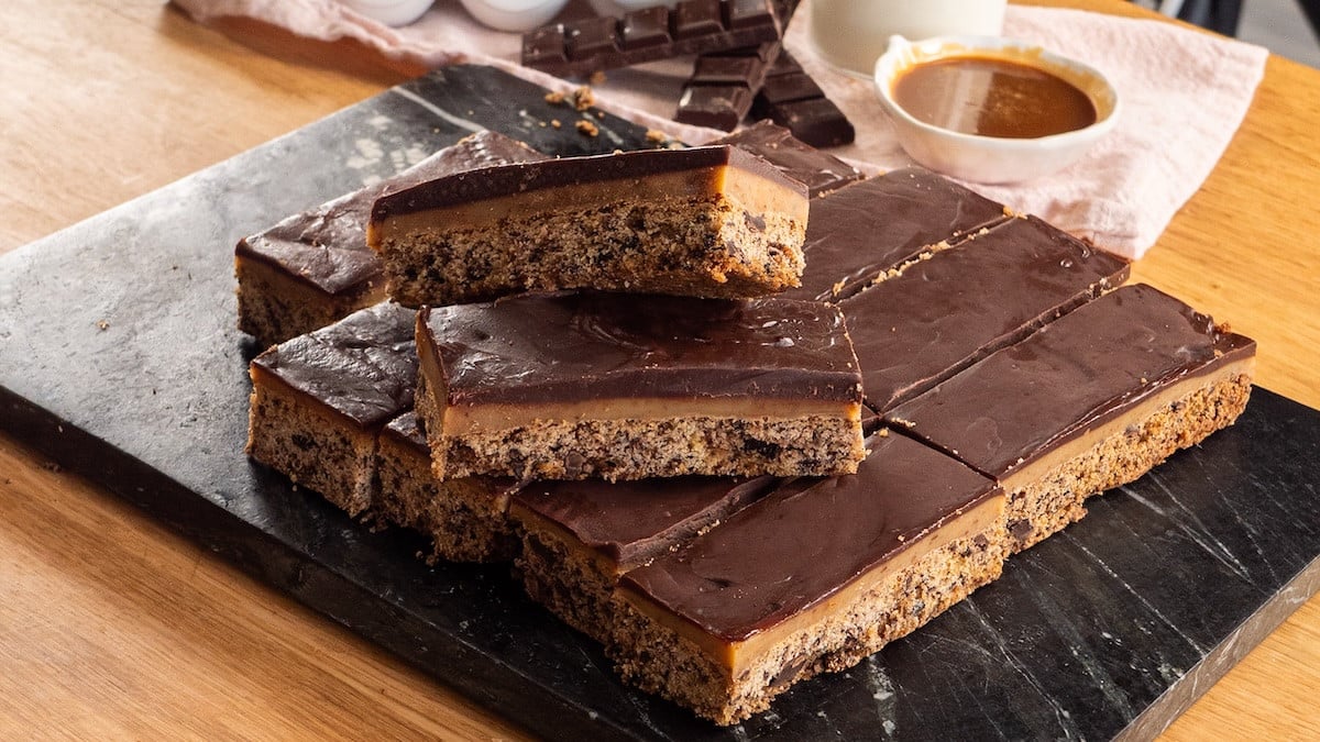 Your No. 1 Obsession Is Here: Irresistible Caramel Chocolate Cookie Bars