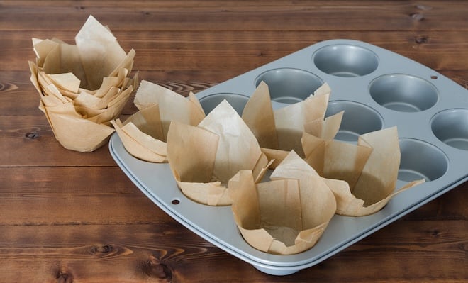 des caissettes à muffins en papier sulfurisé