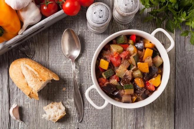 un reste de ratatouille dans un bol