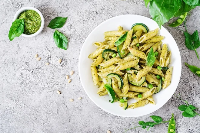 pâtes au pesto de courgettes