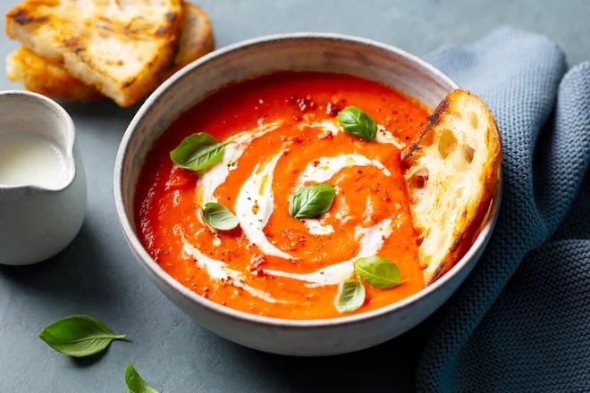 Soupe de tomates et poivrons rôtis