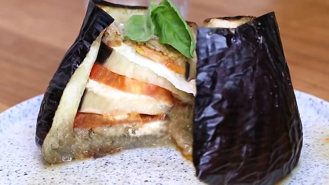 Aubergine farcie à la tomate et à la mozzarella