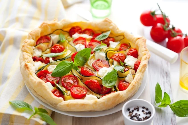 Tarte aux légumes d'été et feta