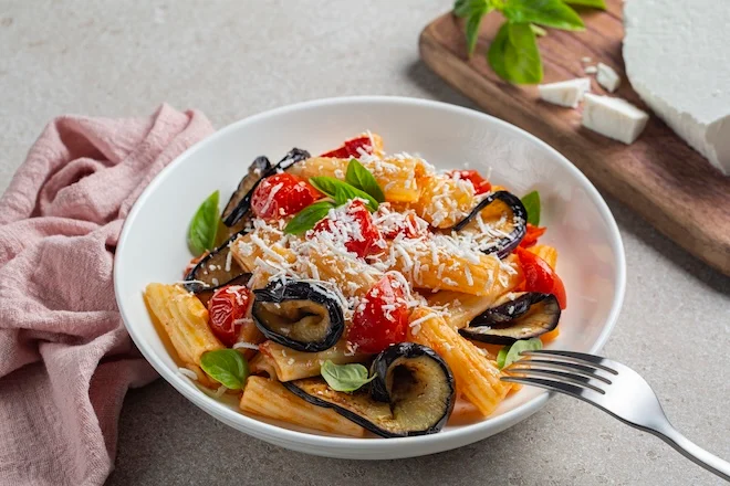 Rigatoni aux aubergines et tomates cerises
