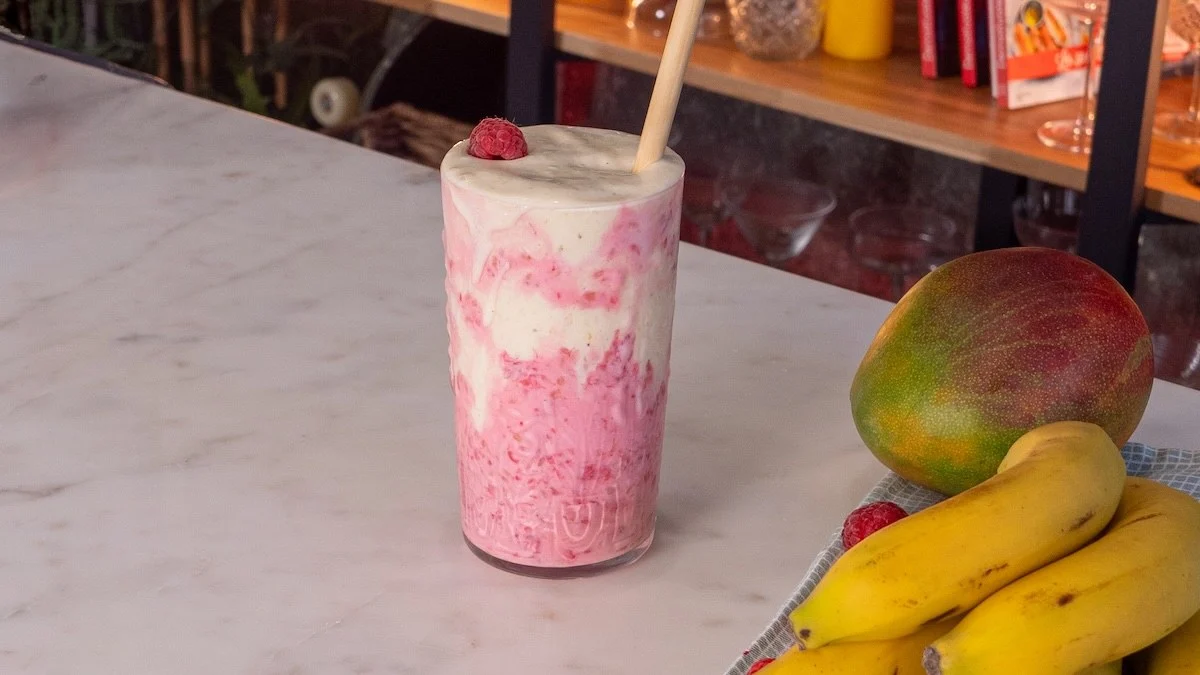 Mango Banana Raspberry Smoothie: Ready in 5 Minutes