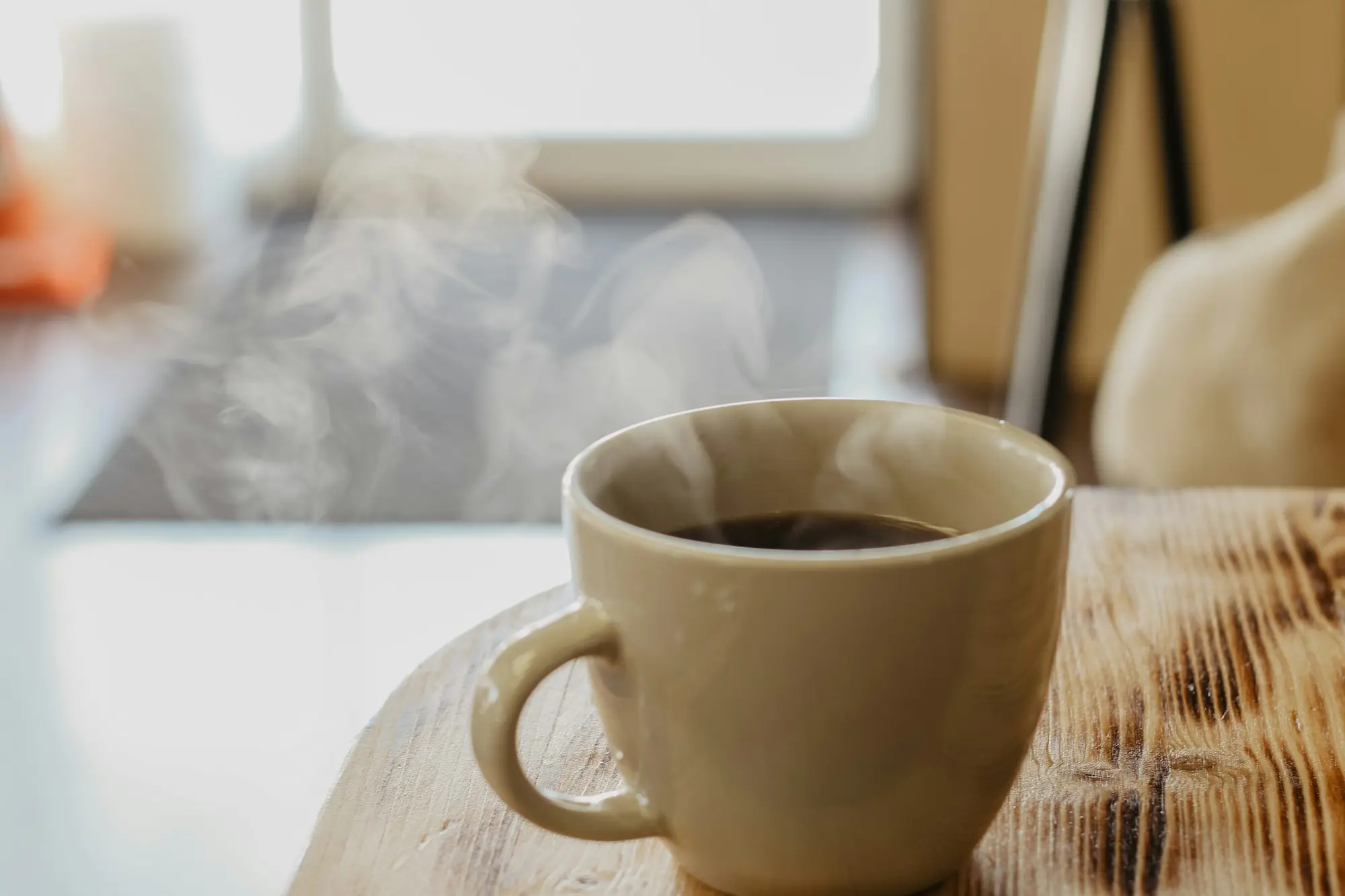Puedes aprovechar el aroma que desprende la infusión para despejar tus vÃas respiratorias.