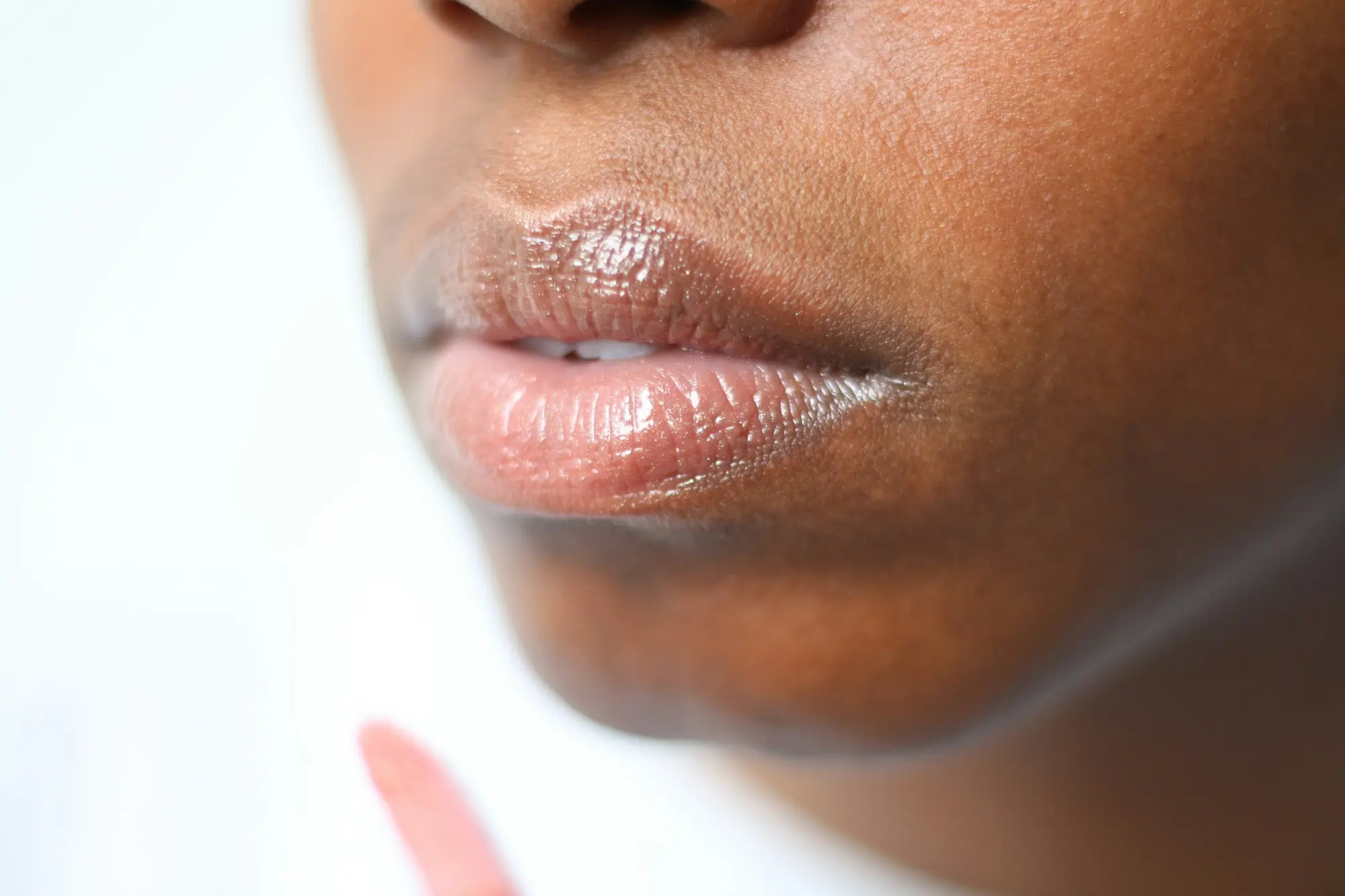 Esta mezcla ayudará a suavizar tus labios e hidratarlos.